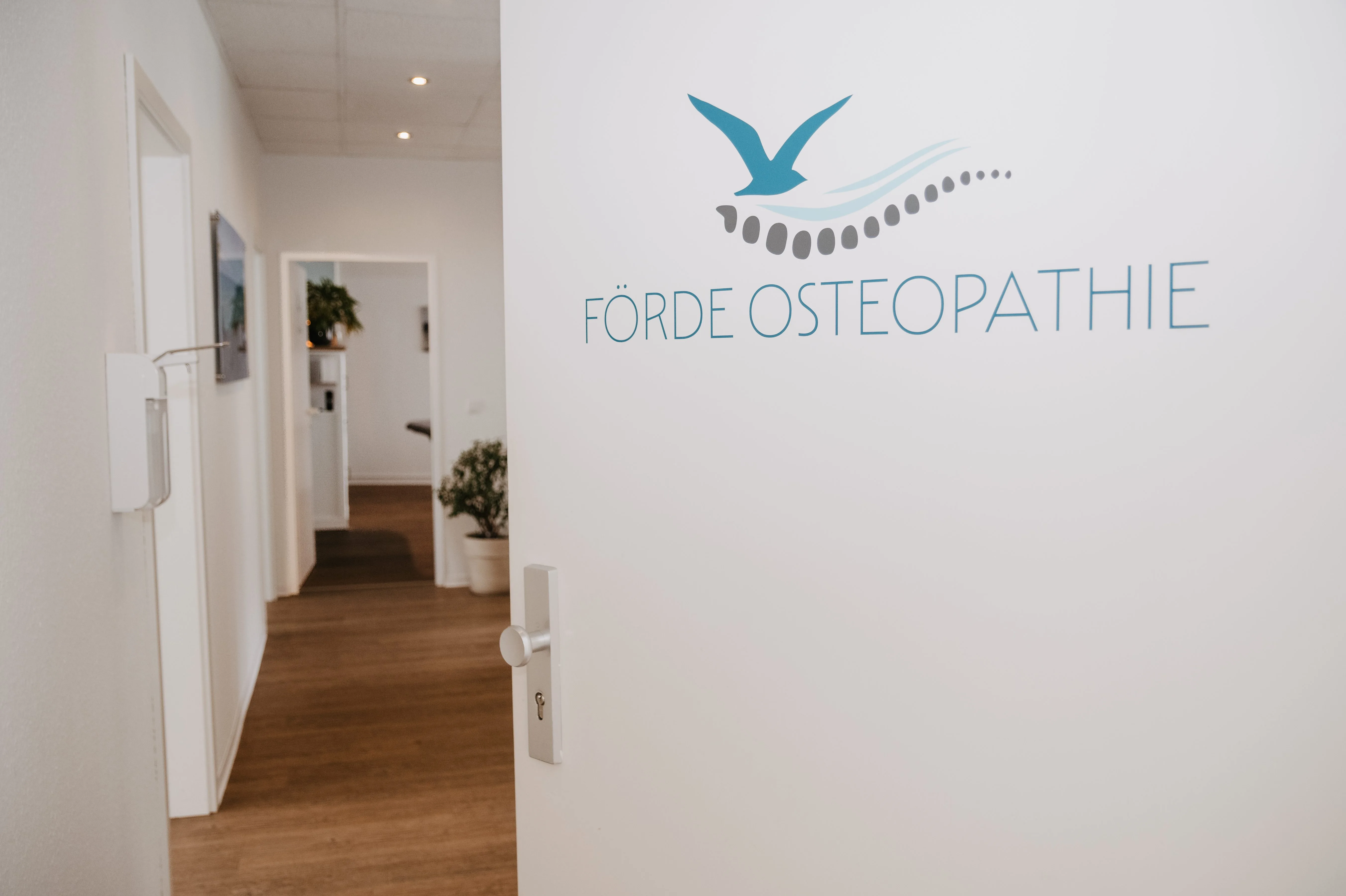 osteopathie-kiel-fördeosteopathie-praxis-barrierefrei-kostenlose-parklätze-stillfreundlich